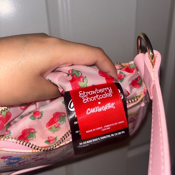 CakeWorthy Scented StrawBerry ShortCake Purse - Picture 5 of 5